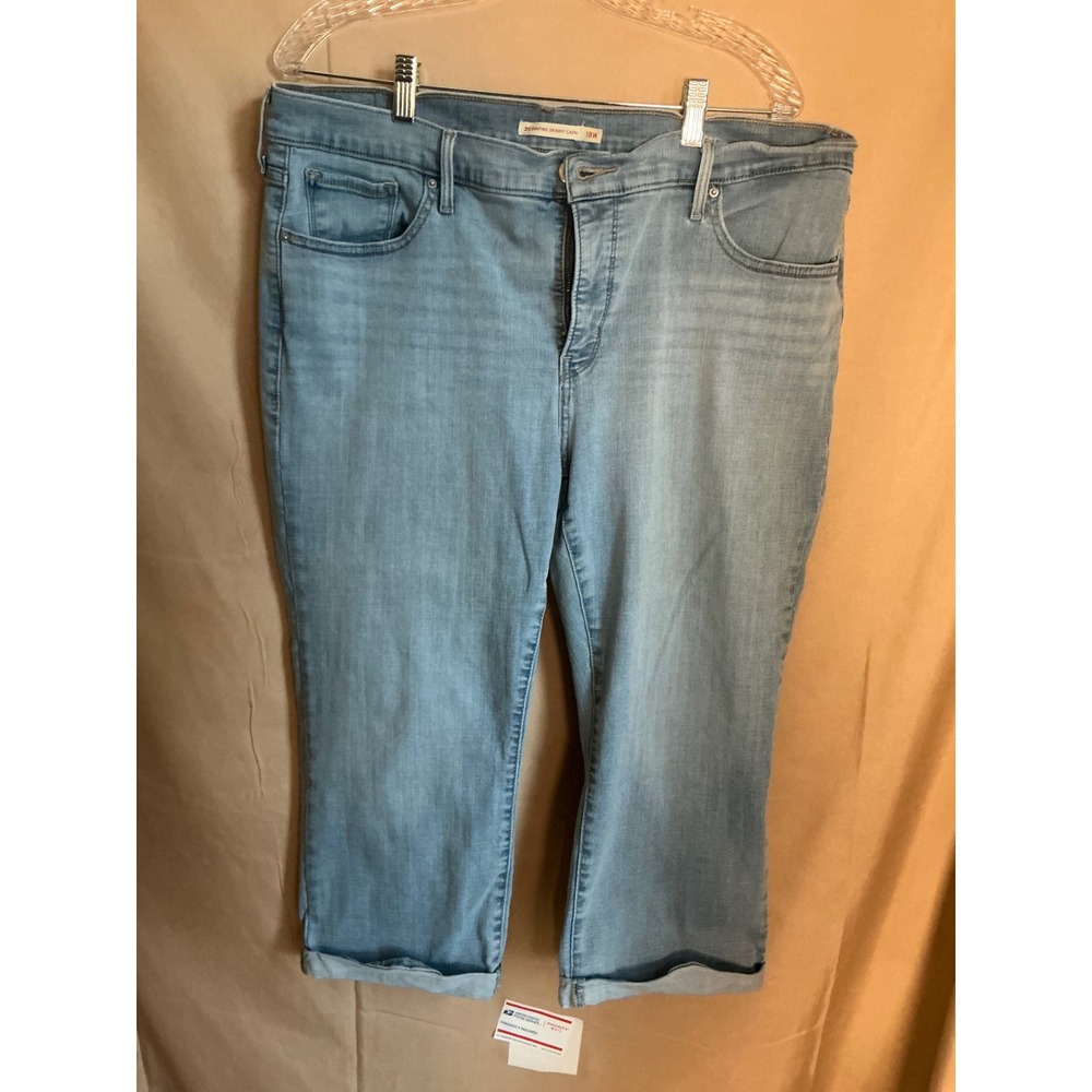 Levis 311 Shaping Skinny Capri Womens 18W Light Blue Excellent Stretch Cuffed